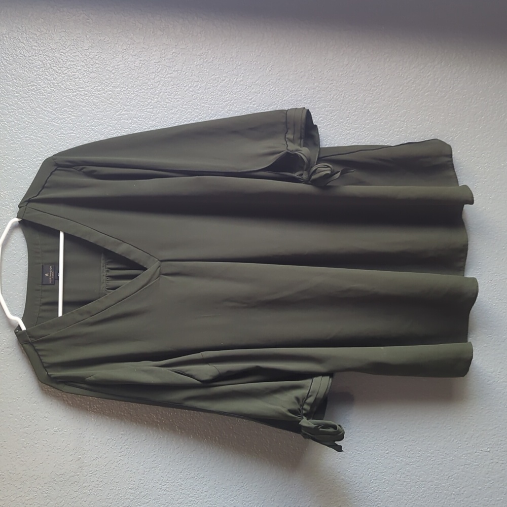 Olive top with tie 3/4 sleeves